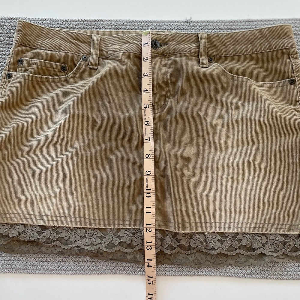 Vintage YMI Y2K Tan Corduroy Lace Trim Mini Skirt Size 13 - Picture 6 of 9